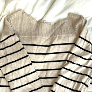 Gap oval neckline Sweater
